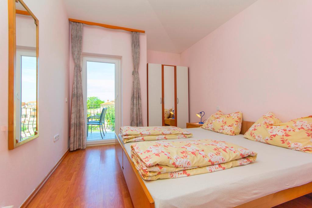 Apartments 4 Palme Funtana Chambre photo