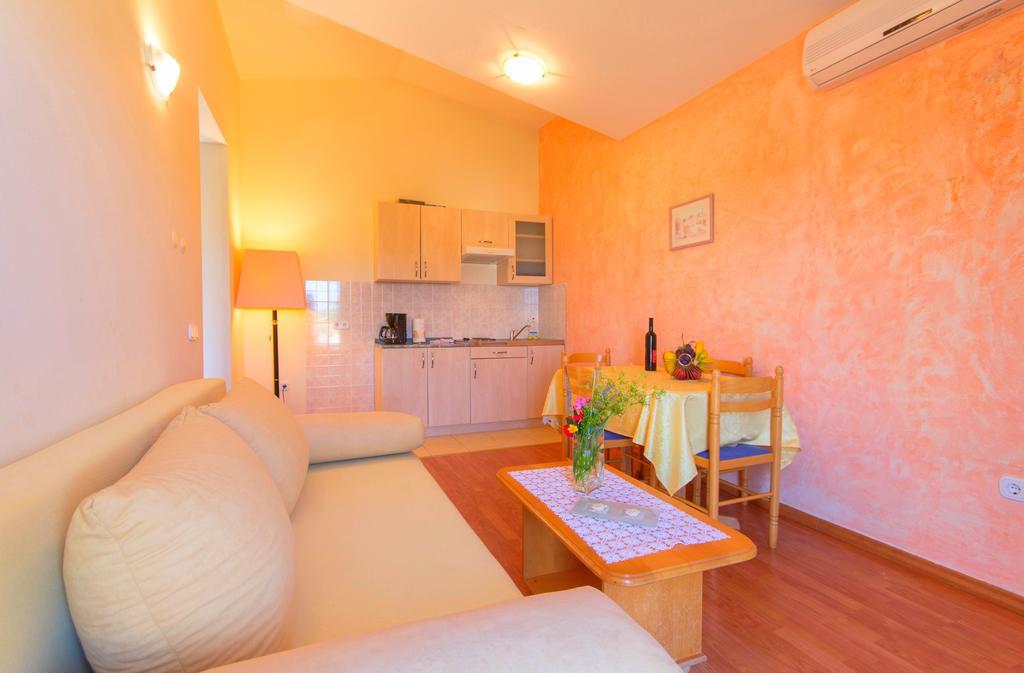 Apartments 4 Palme Funtana Chambre photo