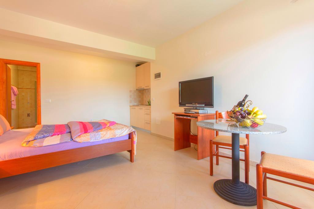 Apartments 4 Palme Funtana Chambre photo