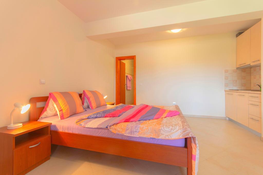 Apartments 4 Palme Funtana Chambre photo
