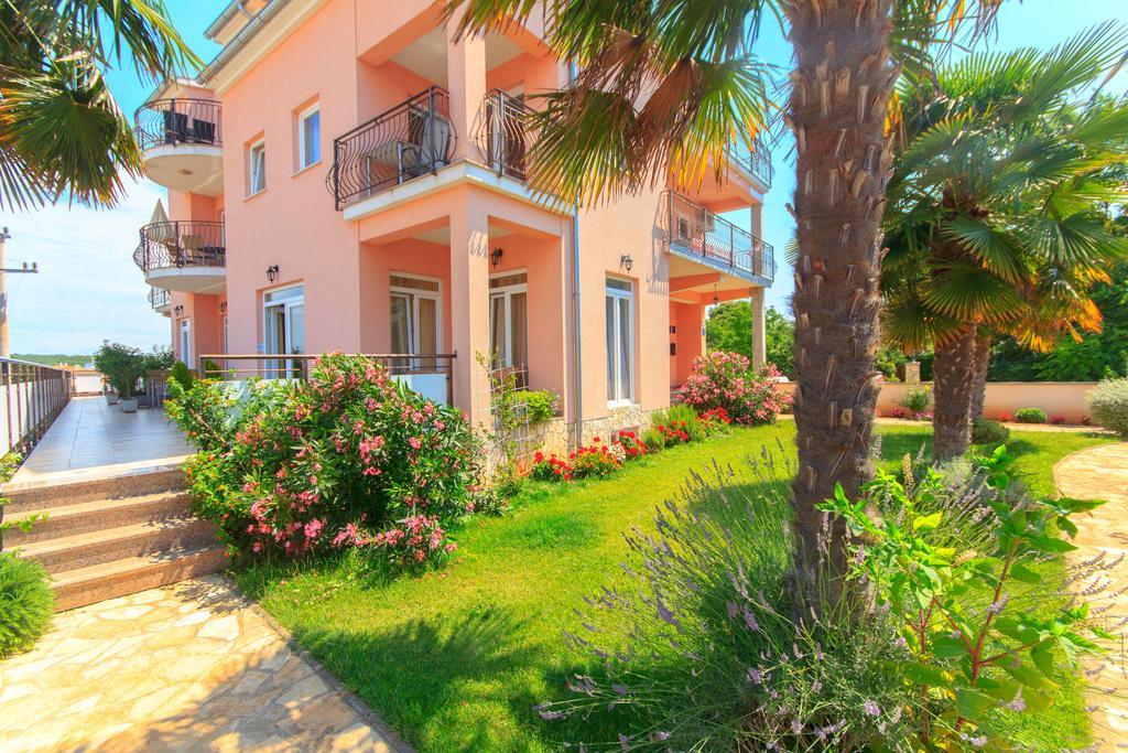 Apartments 4 Palme Funtana Chambre photo